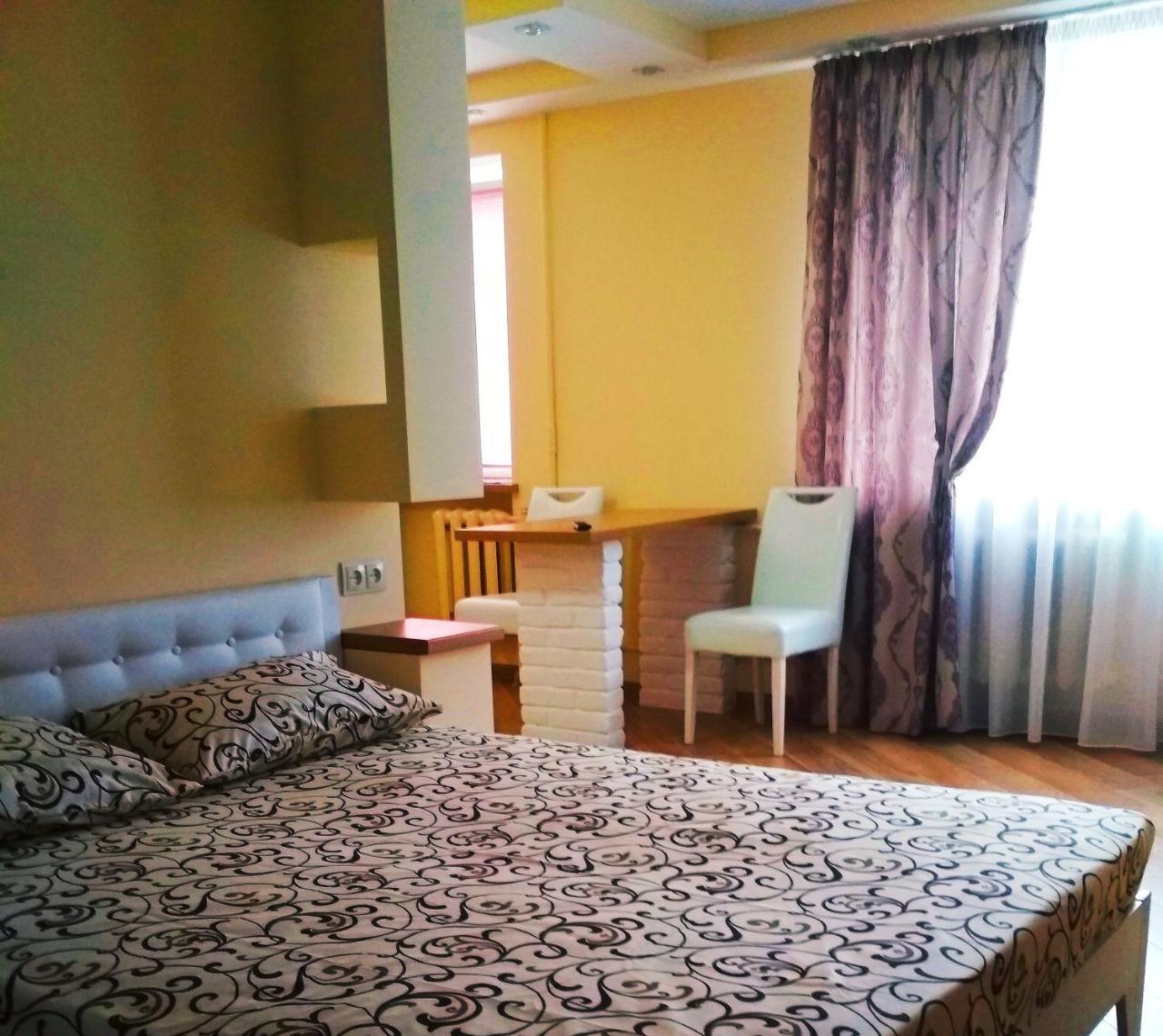 Apartments In The Center Maidan روفنو المظهر الخارجي الصورة