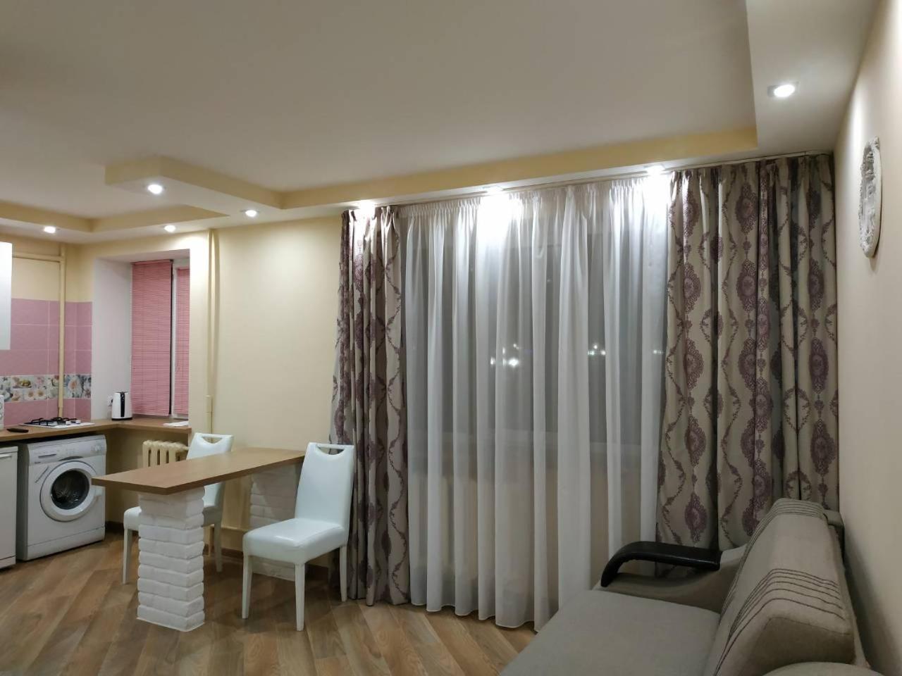 Apartments In The Center Maidan روفنو المظهر الخارجي الصورة