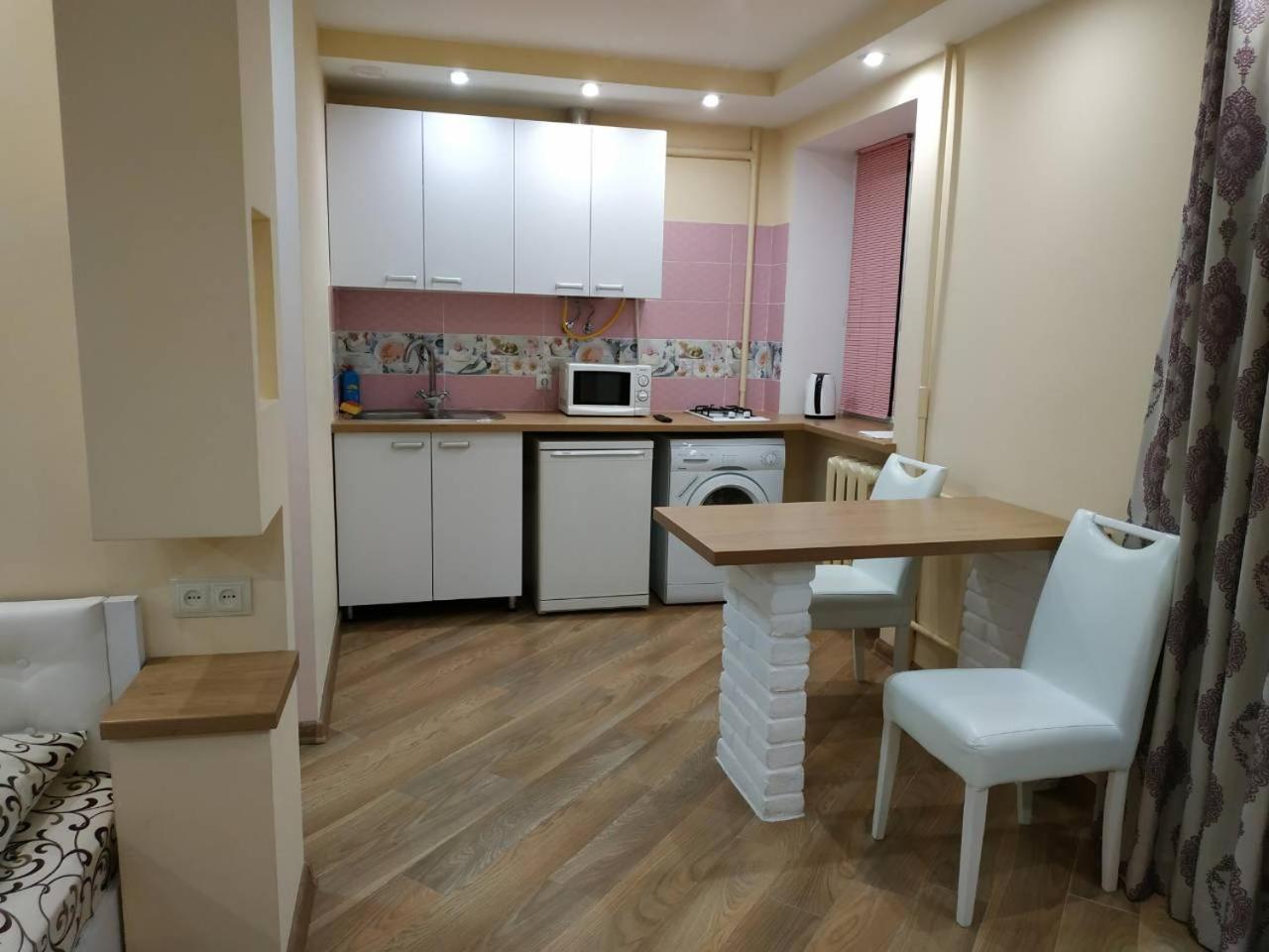 Apartments In The Center Maidan روفنو المظهر الخارجي الصورة